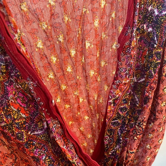 ALLISON JOY Women’s Scrunched Red Tank Top with V Neck. SIZE S - Picture 5 of 7